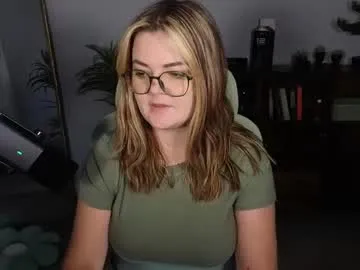 crystal_rouge – webcam model profile photo Image 19