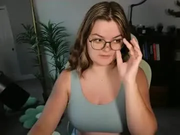 crystal_rouge – webcam model profile photo Image 8