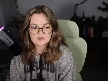 crystal_rouge – webcam model profile photo Image 9