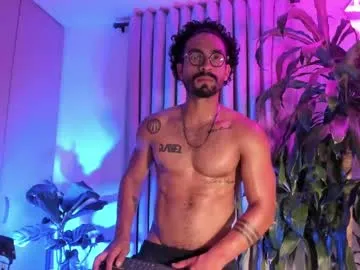 ginwood – webcam model profile photo Image 10