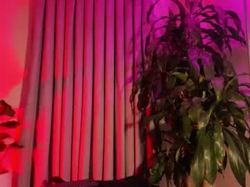 ginwood – webcam model profile photo Image 11