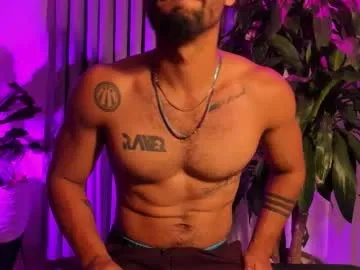 ginwood – webcam model profile photo Image 12