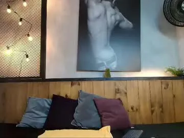 ginwood – webcam model profile photo Image 4