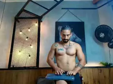 ginwood – webcam model profile photo Image 6