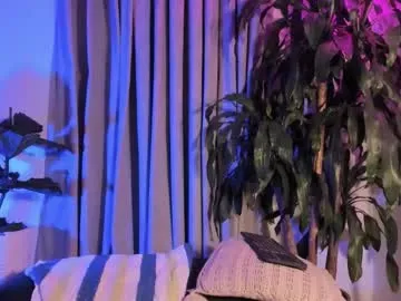 ginwood – webcam model profile photo Image 9