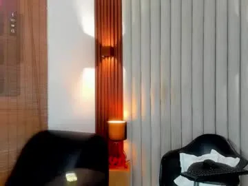 tumbles05 – webcam model profile photo Image 3