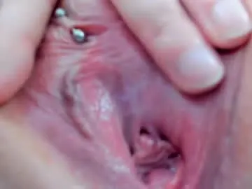 Allla – webcam model profile photo Image 3