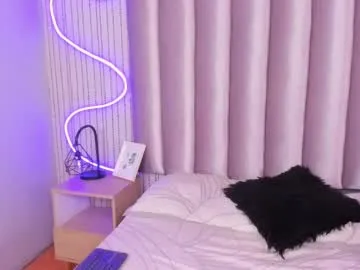 Ninjainia – webcam model profile photo Image 7