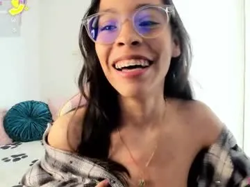 IORio2 – webcam model profile photo Image 3