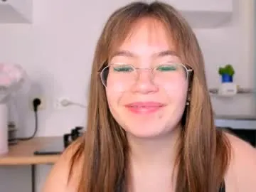 Linnea – webcam model profile photo Image 13