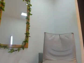 Allla – webcam model profile photo Image 6