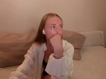 lucretiaburnaugh – webcam model profile photo Image 3