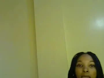 VIKITOMMY – webcam model profile photo Image 4