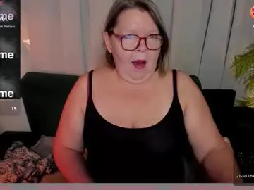 DS888 – webcam model profile photo Image 17