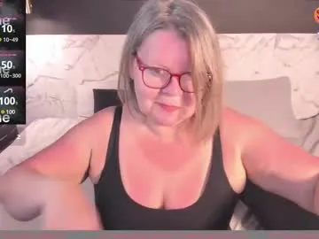 DS888 – webcam model profile photo Image 6