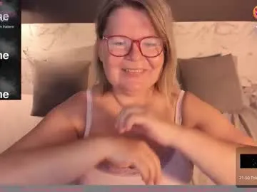 DS888 – webcam model profile photo Image 8