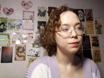 alicee_vixen – webcam model profile photo Image 14
