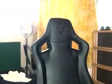 Keep_us_wild – webcam model profile photo Image 6