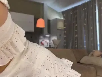 Linnea – webcam model profile photo Image 9