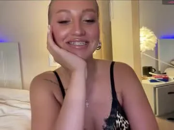 loya_best – webcam model profile photo Image 12