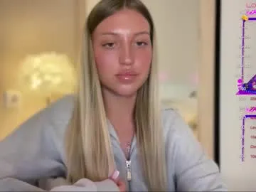 loya_best – webcam model profile photo Image 13