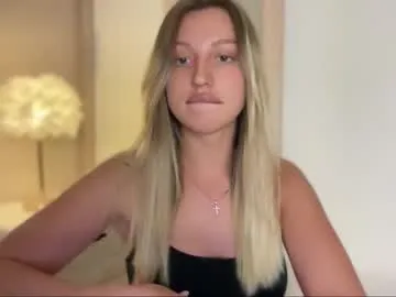 loya_best – webcam model profile photo Image 14