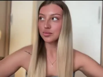 loya_best – webcam model profile photo Image 6