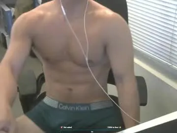 TOP_po – webcam model profile photo Image 10