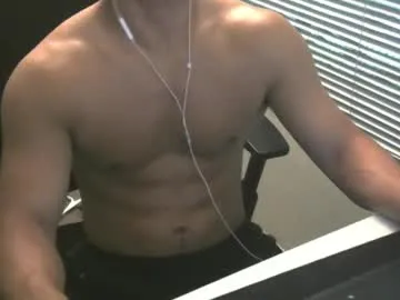 TOP_po – webcam model profile photo Image 12