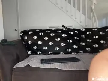 miaandmolly_ – webcam model profile photo Image 8