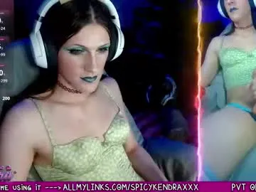 TOP_po – webcam model profile photo Image 12