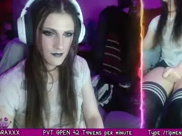 TOP_po – webcam model profile photo Image 7