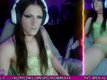 TOP_po – webcam model profile photo Image 8