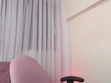 Linnea – webcam model profile photo Image 18