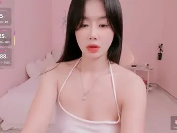 Maya-onelya – webcam model profile photo Image 3