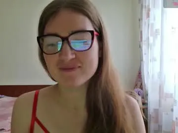 Linnea – webcam model profile photo Image 16