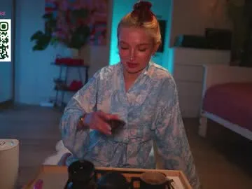 hina_porn – webcam model profile photo Image 16