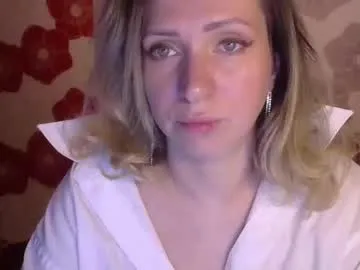 IORio2 – webcam model profile photo Image 6