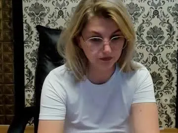 skylar_bird – webcam model profile photo Image 2