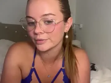 Alliina-leee – webcam model profile photo Image 13