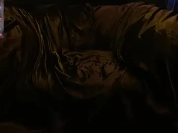 VIKITOMMY – webcam model profile photo Image 14