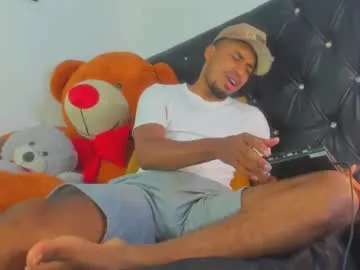 TOP_po – webcam model profile photo Image 15