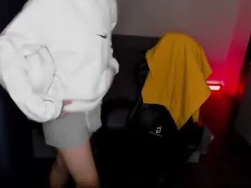 moonn_fox – webcam model profile photo Image 8