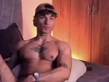 TOP_po – webcam model profile photo Image 10