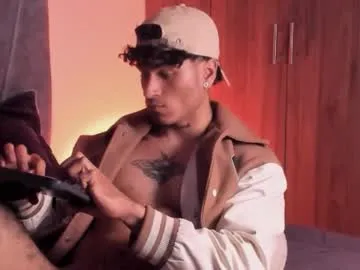 TOP_po – webcam model profile photo Image 14