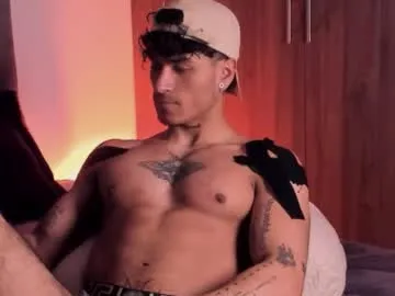 TOP_po – webcam model profile photo Image 15