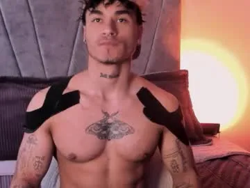 TOP_po – webcam model profile photo Image 16