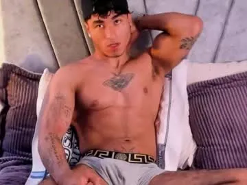 TOP_po – webcam model profile photo Image 3