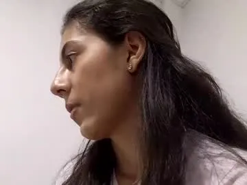 hina_porn – webcam model profile photo Image 11