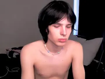 IORio2 – webcam model profile photo Image 4